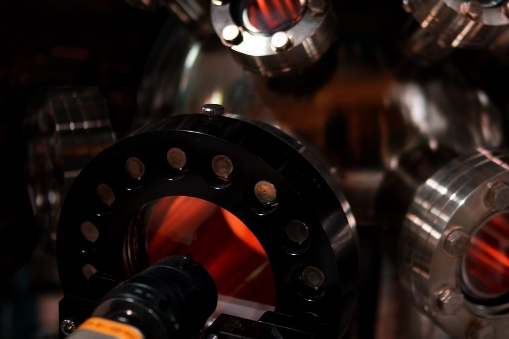 close up of a vacuum-chamber on an XPS machine